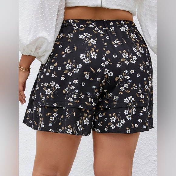 Skort-Style Floral Shorts - Picture 4 of 7